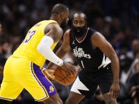 兰博竞技-包含詹姆斯迎来十二赛季出色发挥，快船观众热烈欢呼！赛场气氛高涨的词条