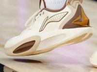 兰博电竞-巴特勒回归赛场，惊险取胜首场状态亮眼，SKT观众沸腾！的简单介绍