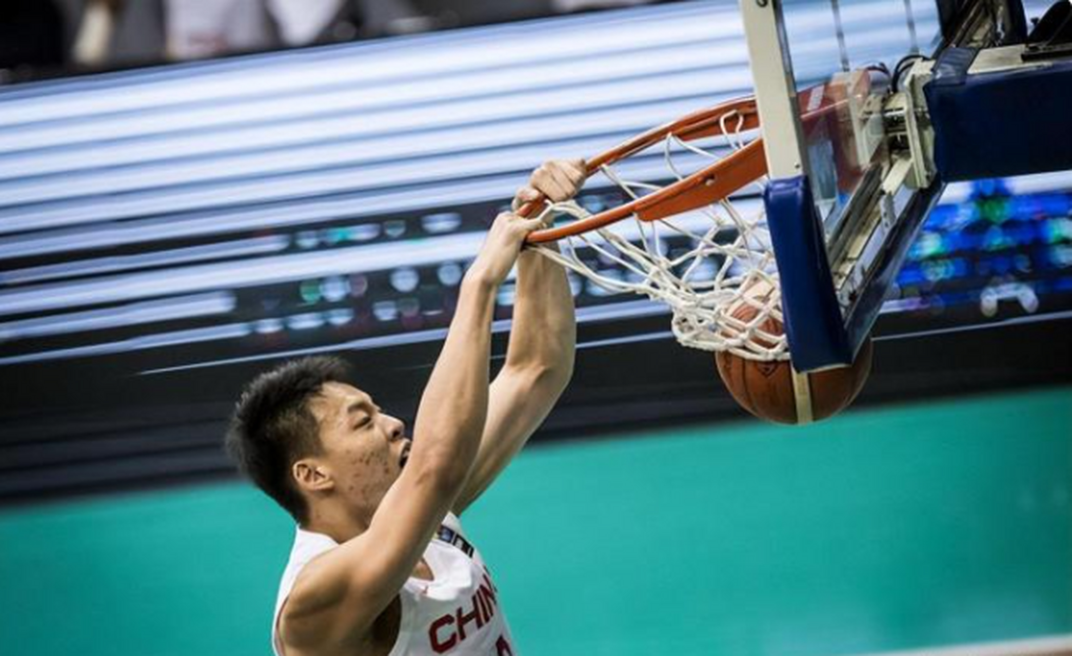  转折点！西汉姆伤情更新；CBA季后赛国际比赛日攻防权衡；悬念犹存；纪律约束更严格